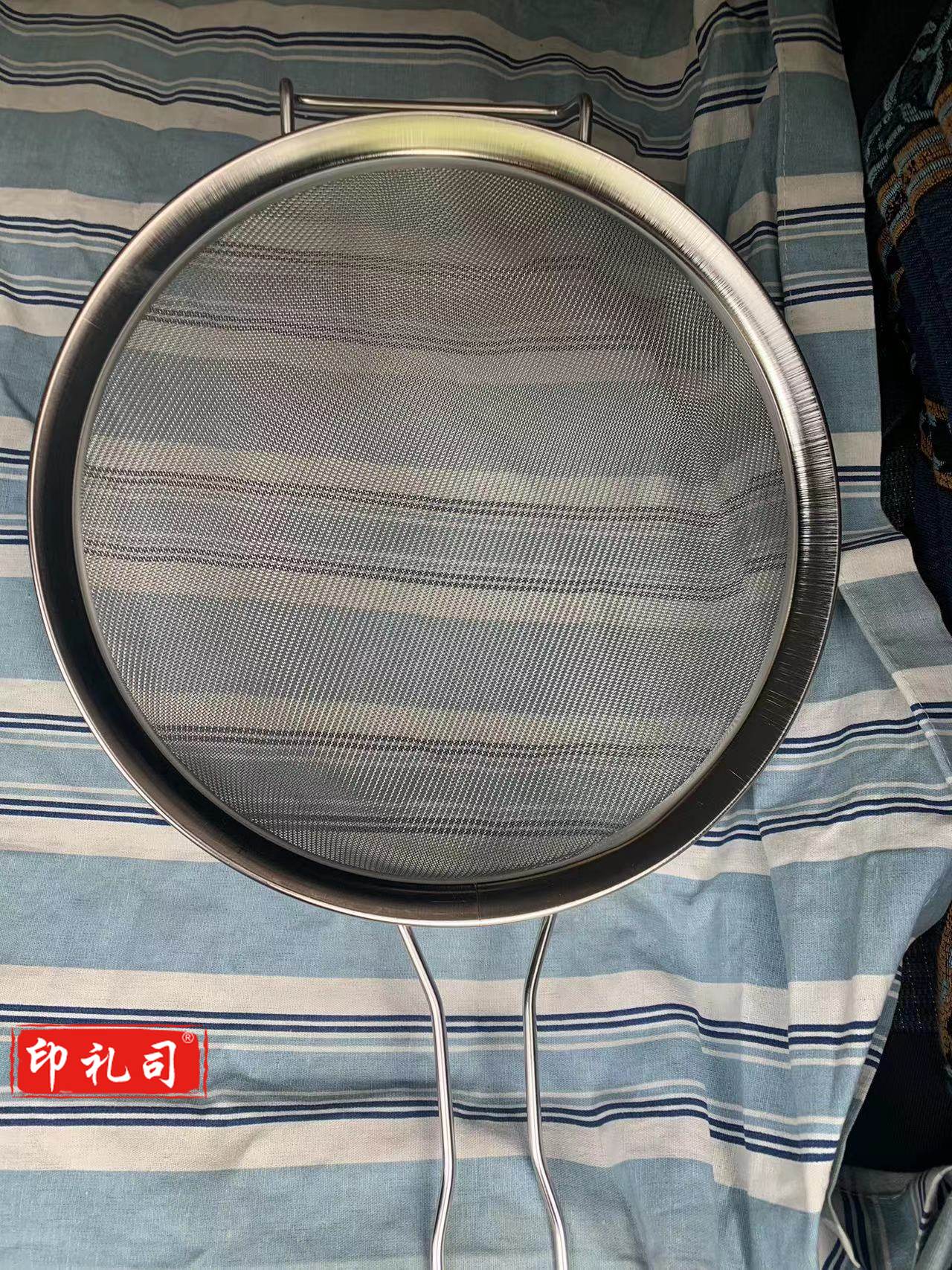 全钢木柄密眼笊篱   规格：直径20厘米*50厘米  单位：把