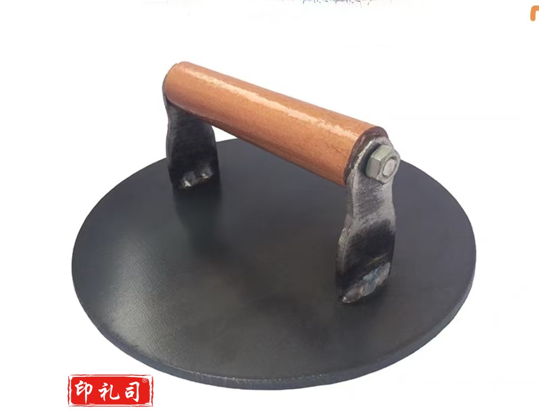  铁板烧木把圆形铁压板 压饼器 直径20cm