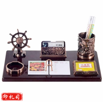 得力 礼品带笔筒台历架 含台历芯 款式随机