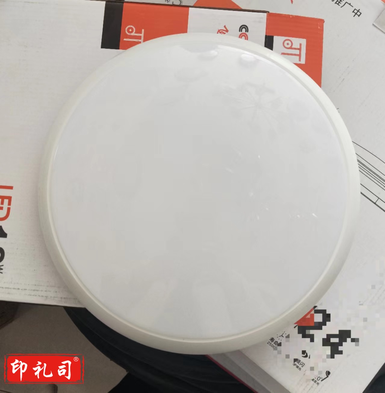  吸顶灯  直径350厘米，36瓦