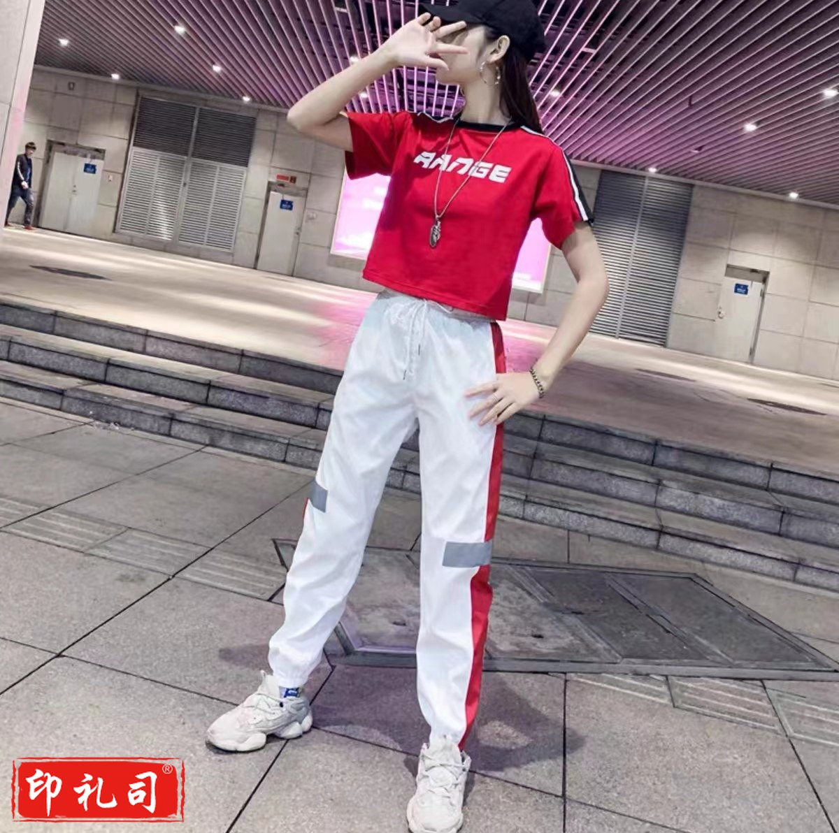  啦啦操团体服装