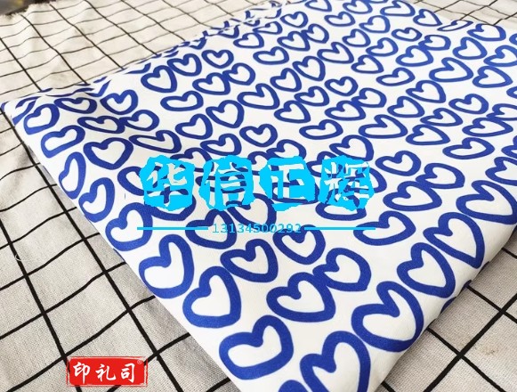 卡通布料细帆布印花手工diy面料/沙/发/套布料包包宿舍桌布爱心蓝色  3米以上每1米价。3件起拍