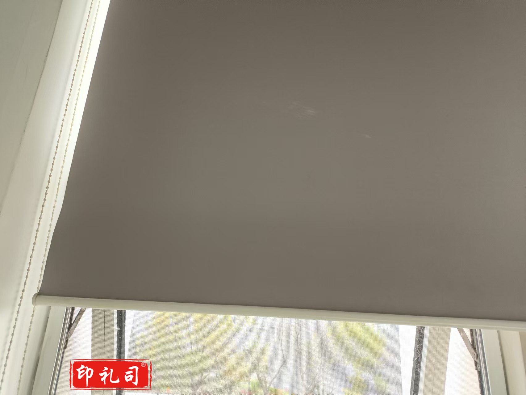 发泡涂银遮光卷帘  48平米(含安装)