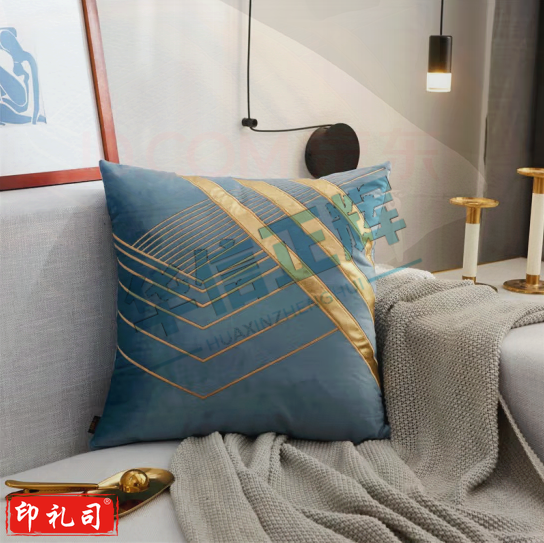 布拉塔(Brata)抱枕沙发靠垫样板房靠枕床头靠背荷兰绒绣花枕 流金岁月天蓝45cm
