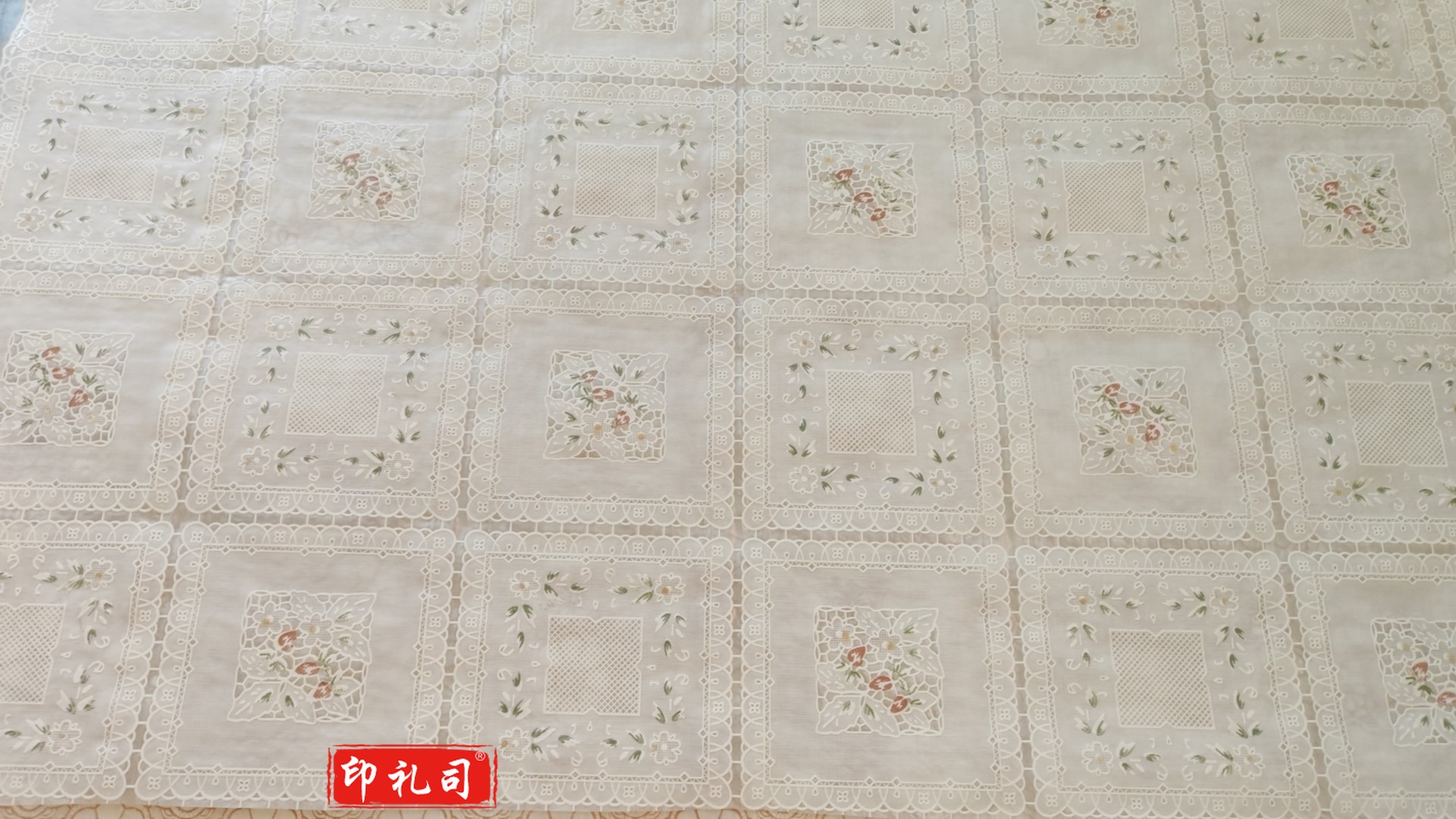 PVC桌布140*200cm  单位：块