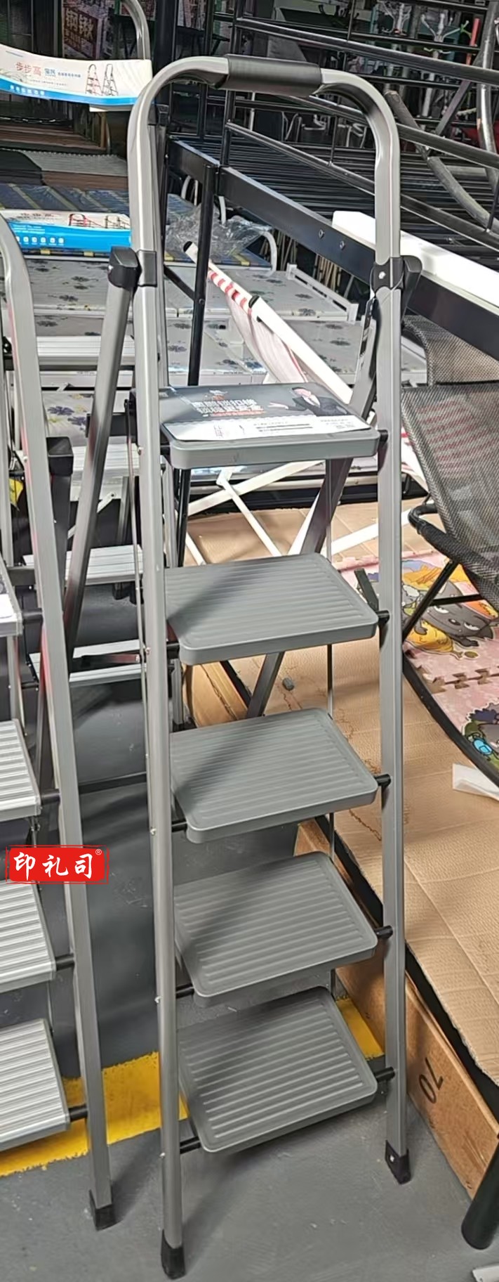 奥鹏   5步梯 扶梯踏步梯 哑光灰色